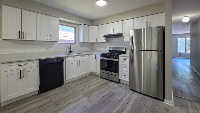 Photo - 16724 Hillside Pl