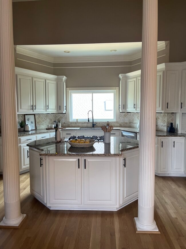 Photo - 5172 Remington Dr Unit remington