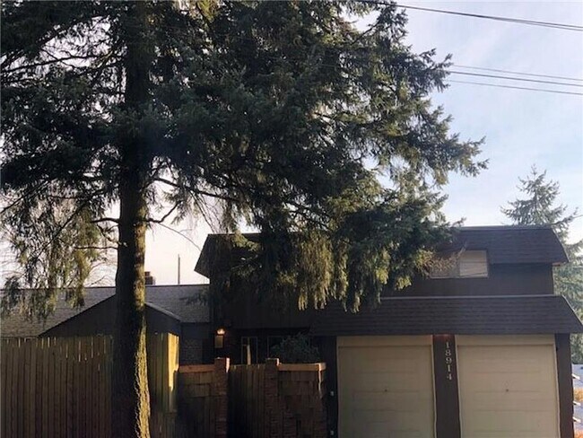 Photo - 18914 Ballinger Way NE