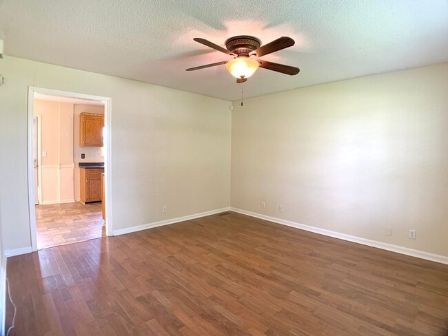 Photo - 605 Millie Dr