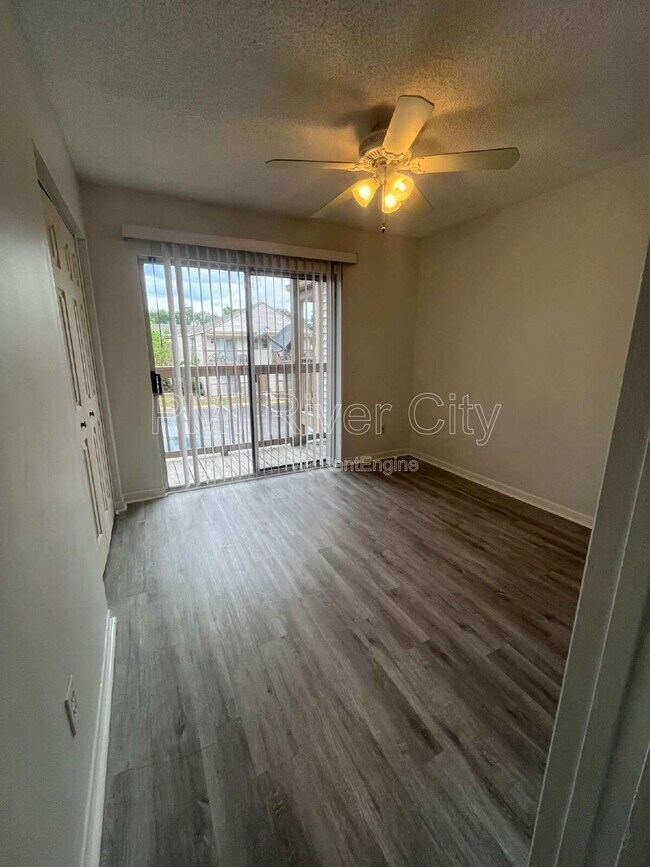 Photo - 2300 Twelve Oaks Dr Unit Apt F2