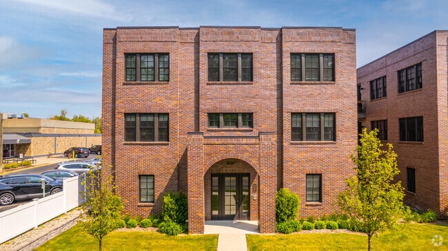 Building Photo - 932 W 11 Mile Rd Rental