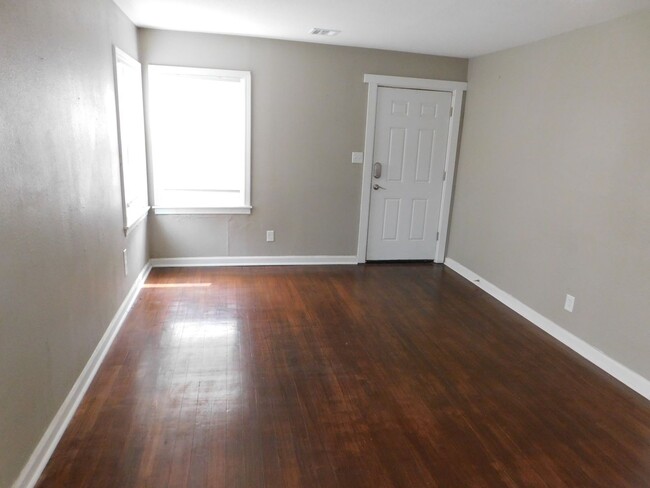 Photo - 1 Bed 1 Bath Duplex w/ Washer Dryer hookup House