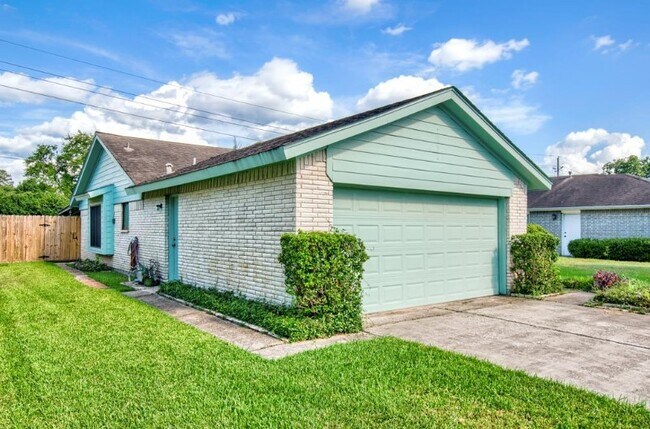 Photo - 22118 Meadowhill Dr