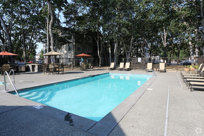 Seasonal Pool & BBQ