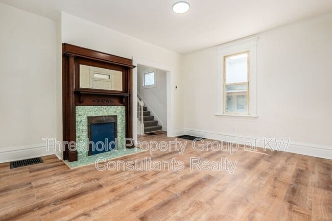 Photo - 479 Siebert St