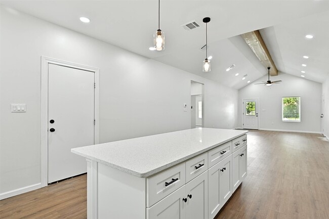 Photo - 6105 Woodrow St