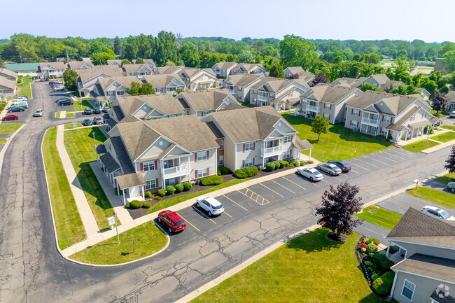 Fetzner Square Apartments & Townhouses - Fetzner Square Apartments & Townhouses