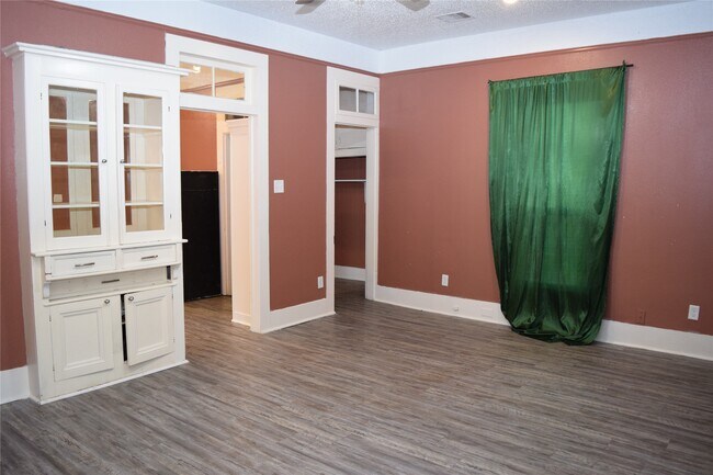 Photo - 815 6th Ave N