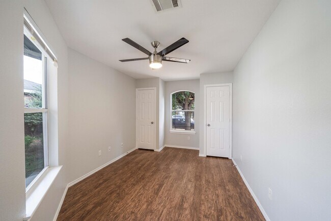 Photo - 3002 Crownover St