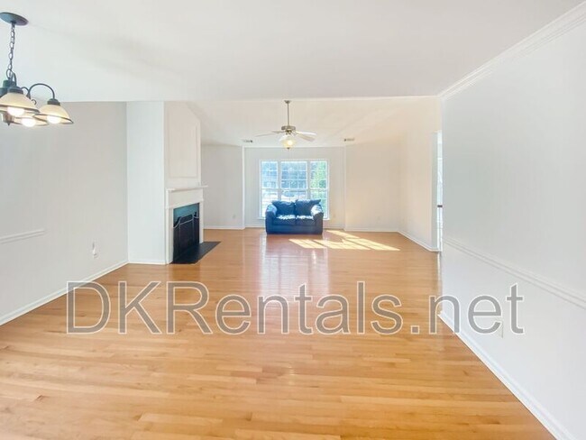 Photo - 1068 South Gordon Rd SW