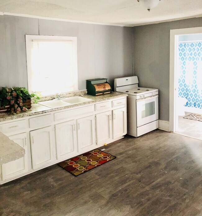 COMING SOON! Beautiful 3 bed Home!!! DEPOS... - COMING SOON! Beautiful 3 bed Home!!! DEPOS...