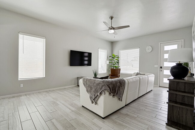 Photo - 400 Frodsham St Unit 400 Frodsham St