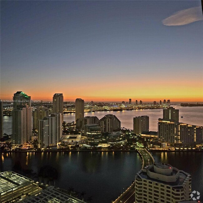 Building Photo - 950 Brickell Bay Dr Unit 3904 Rental