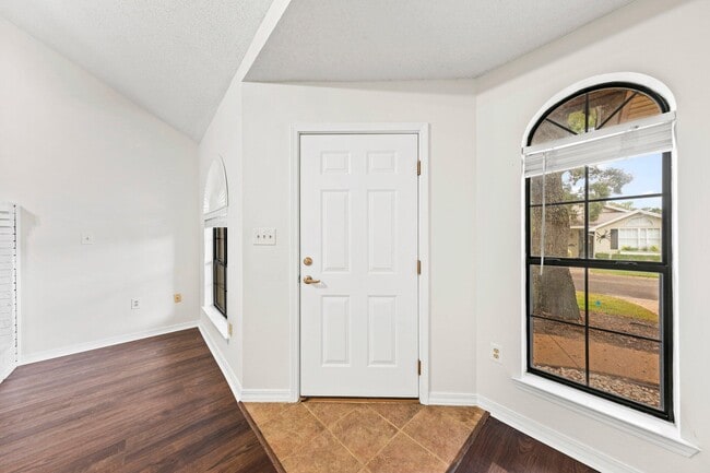 Photo - 236 Parkwood Cir