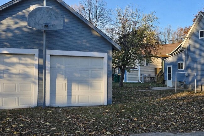 Photo - 1359 Oakes St