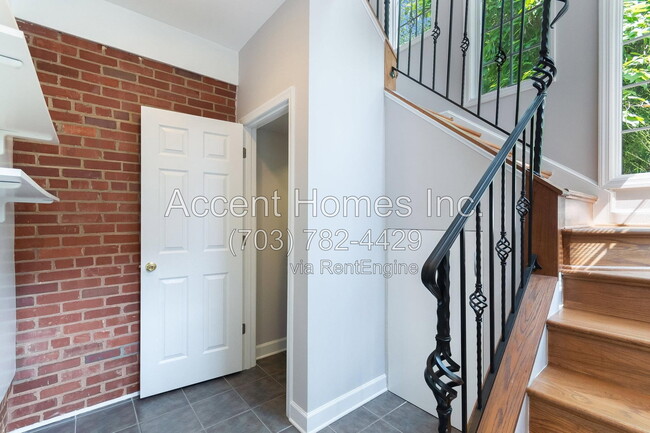 Photo - 813 31st St S