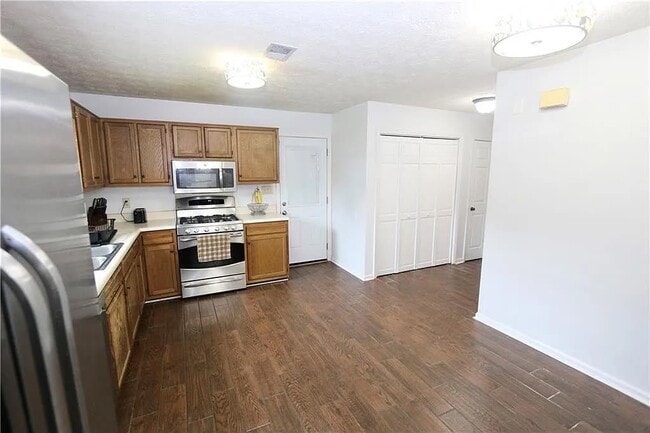 Photo - 3132 Robindale Rd