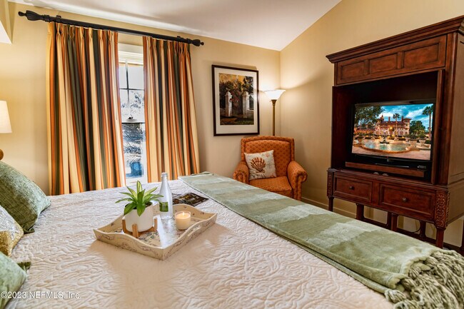 Photo - 955 Registry Blvd