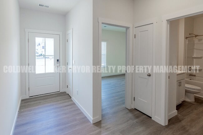 Photo - 7492 Bendire Lp