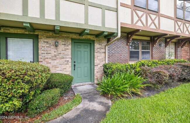 Building Photo - 8191 Trafalgar Sq