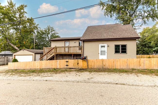 Photo - 400 Clifton Dr