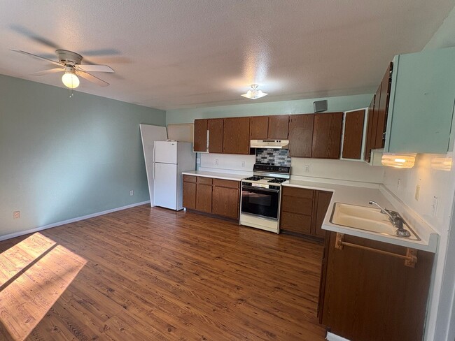 1130 Howard Ave Unit 1130 1/2 Howard