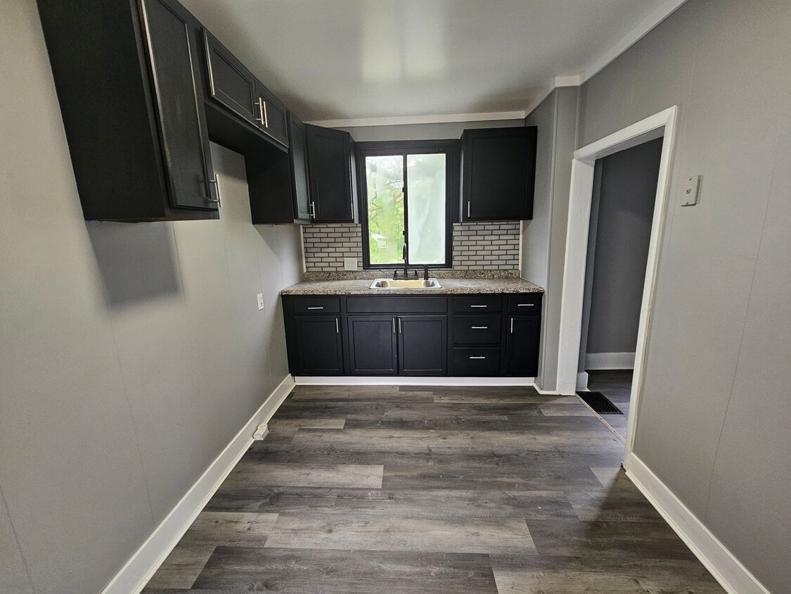 Fully updated 1 bedroom 1 bath apartment f... - Fully updated 1 bedroom 1 bath apartment f...