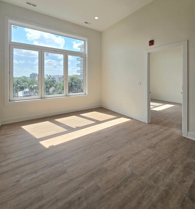 Photo - 1537 N Orleans St Unit 5F