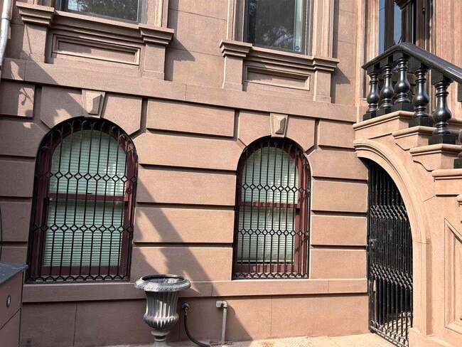 Photo - 268 Montgomery St