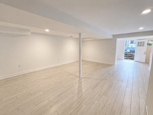 Photo - 720 Quebec Pl NW Unit B