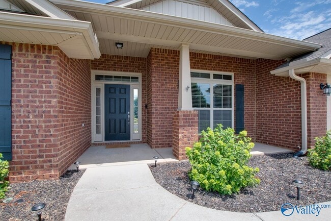 512 Summer Cove Cir NW