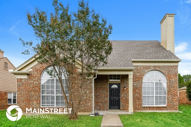 Building Photo - 1328 E Miller Dr