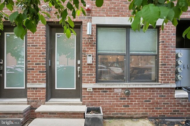 Building Photo - 970 N Marshall St Unit 4