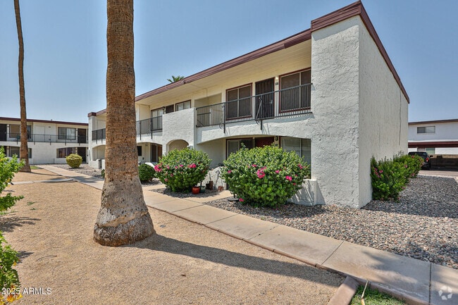 Building Photo - 240 Old Litchfield Rd Unit 207 Rental