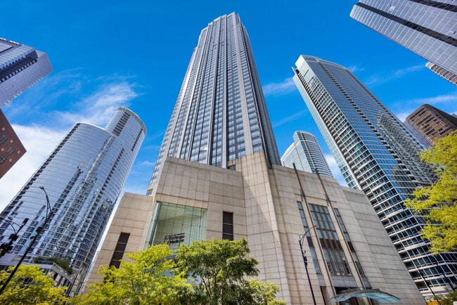 Building Photo - 512 N McClurg Ct