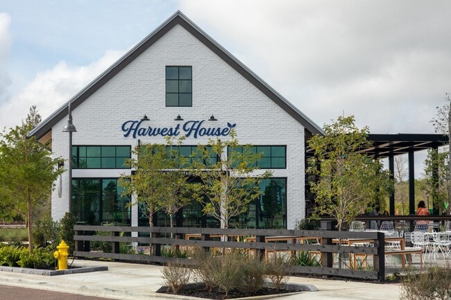 Building Photo - 10910 SW Pioneer Pkwy