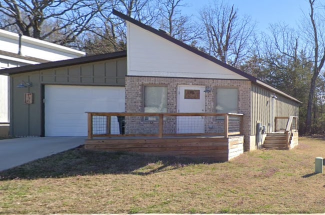 Building Photo - 2 Bedroom 2 Bathroom Home in Fayetteville, AR.