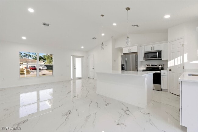 Photo - 732 Asher St E