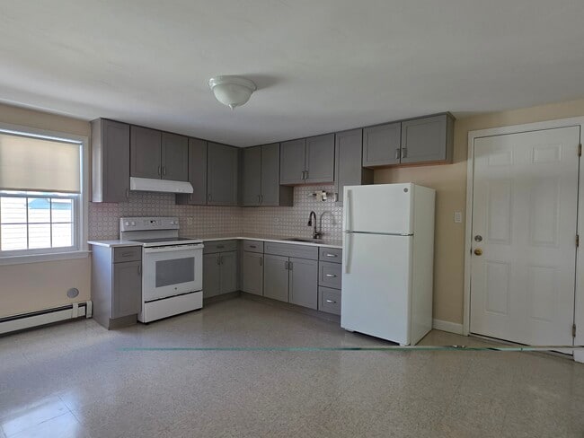 Building Photo - 19 Goodwin Pl Unit Goodwin