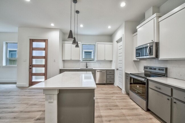 Photo - 1632 Davis Ave
