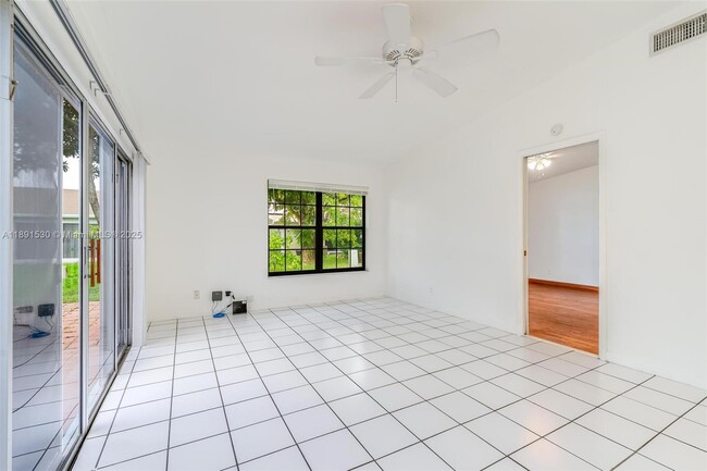 Photo - 5442 Lakewood Cir S