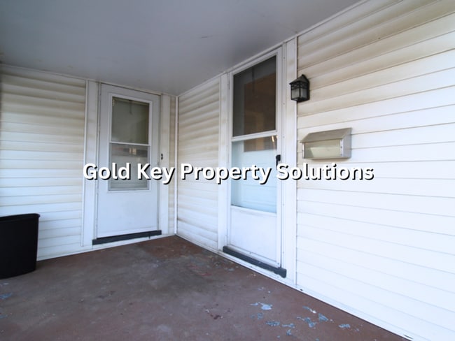 Photo - Spacious 1 BR 1 BA House with Fenced Backy...
