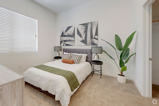 1BR, 1BA - 665SF - Bedroom