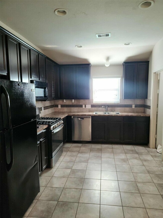 Photo - 803 Lovebug Ln