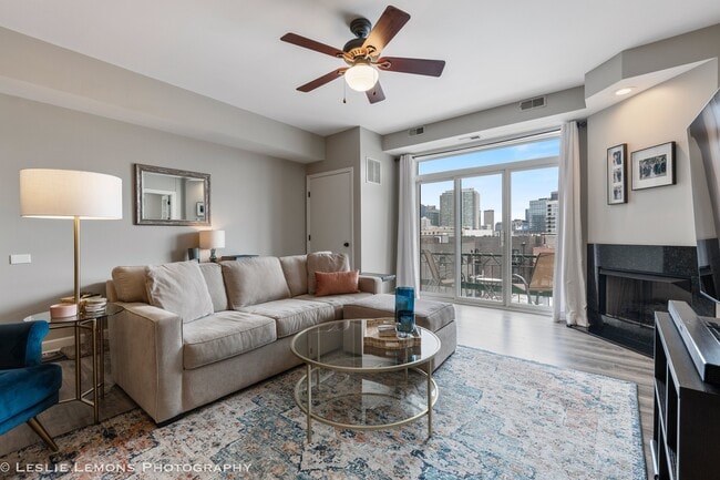 Photo - 680 N Green St Unit 606