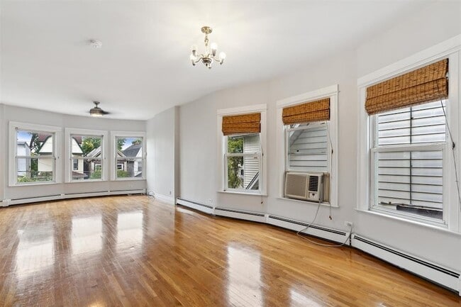 Photo - 240 Harrison Ave Unidad 2