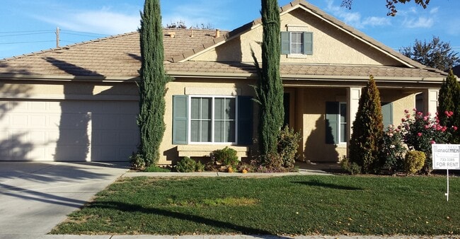 Building Photo - 3 Bedroom 2 Bathroom Home in SW Visalia! Close to Shopping and Restaurants!
