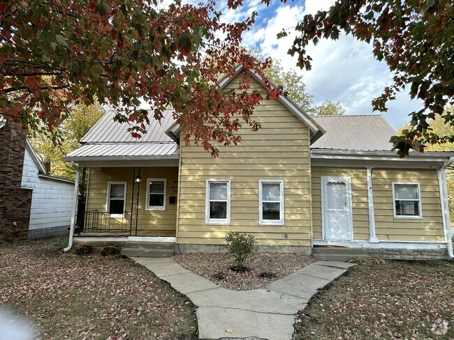 Building Photo - 804 W Walnut St Rental