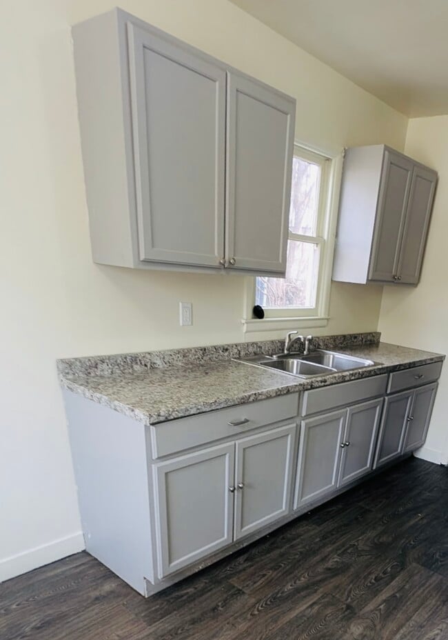 Photo - 2513 Lester St